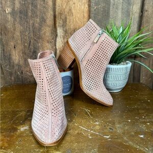1 State Larochka Pink Suede Perforated Ankle Booties - Size 6